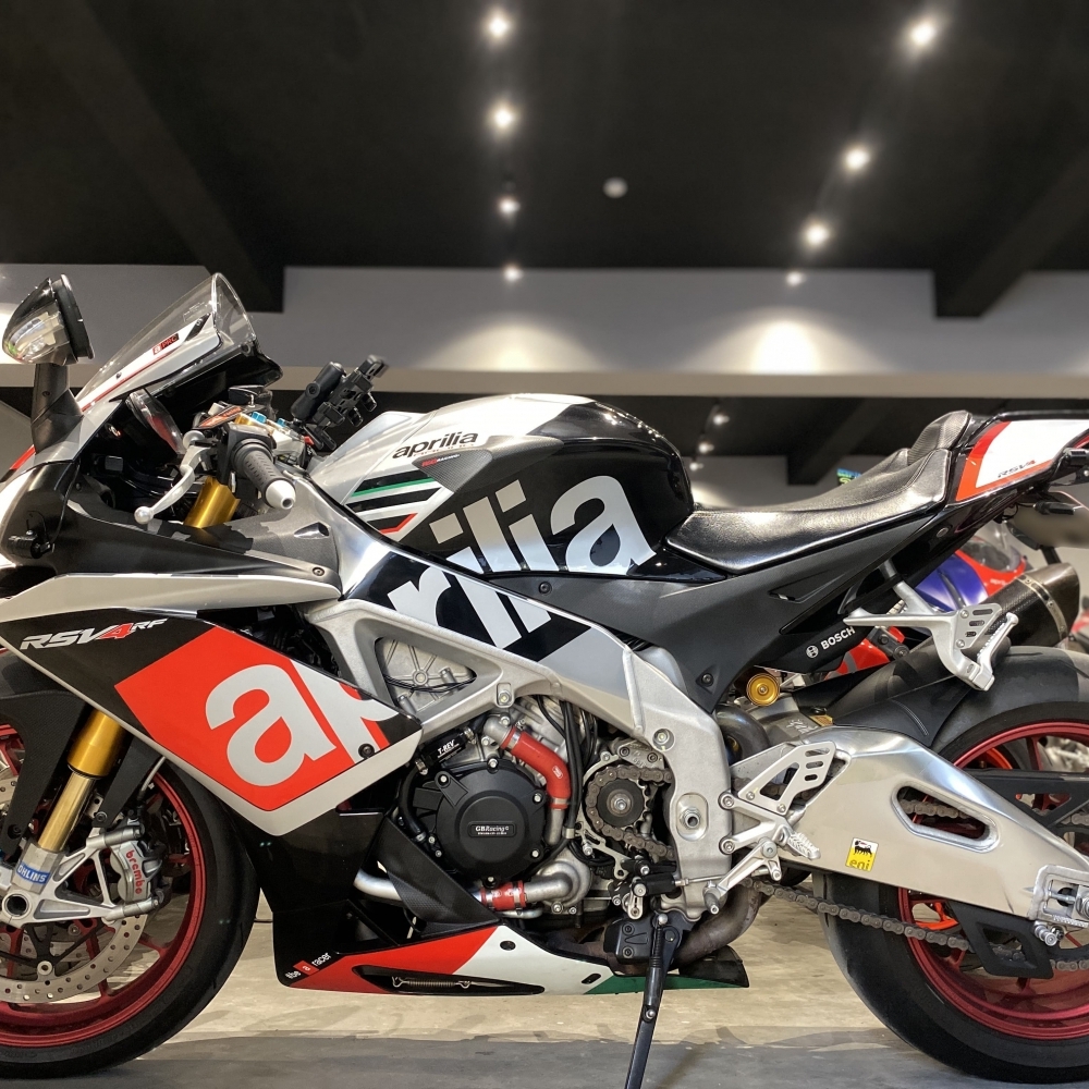 【2016 APRILIA RSV4 RF】