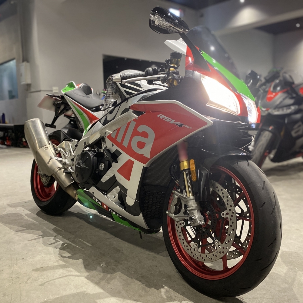 【2017 APRILIA RSV4 RF】