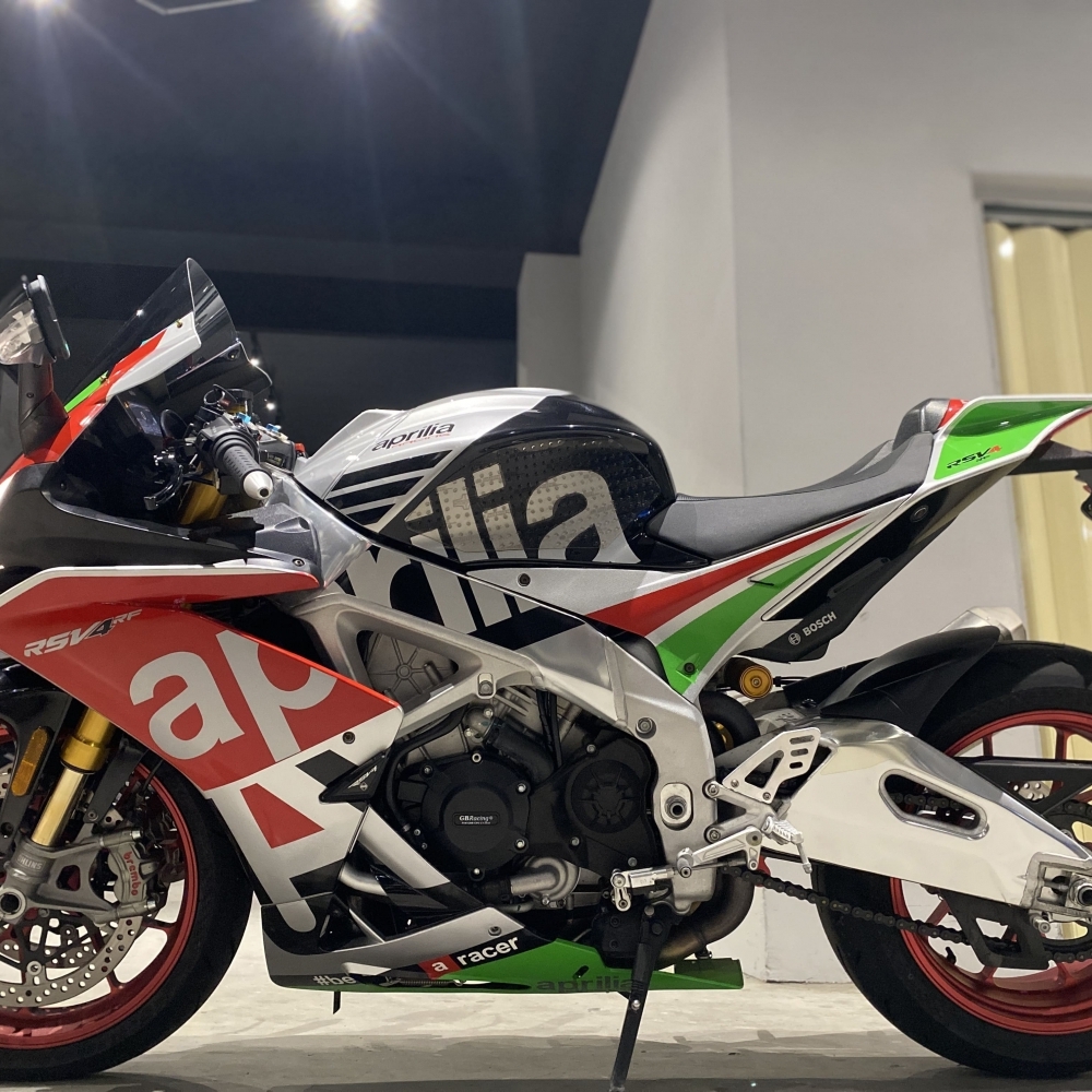 【2017 APRILIA RSV4 RF】