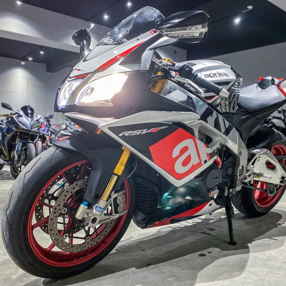 【2016 APRILIA RSV4 RF】