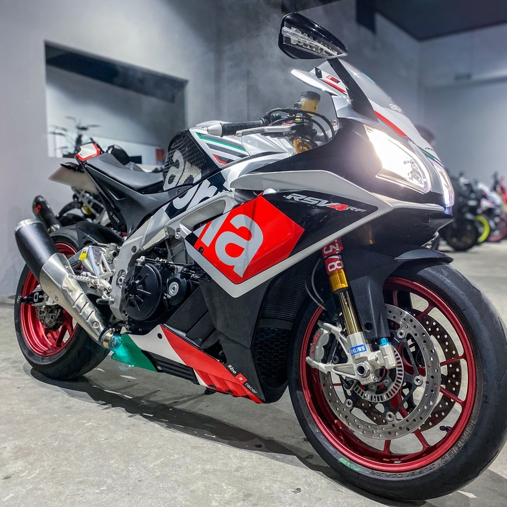 【2016 APRILIA RSV4 RF】