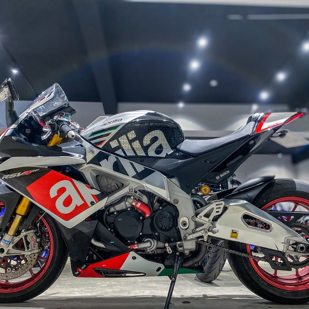 【2016 APRILIA RSV4 RF】