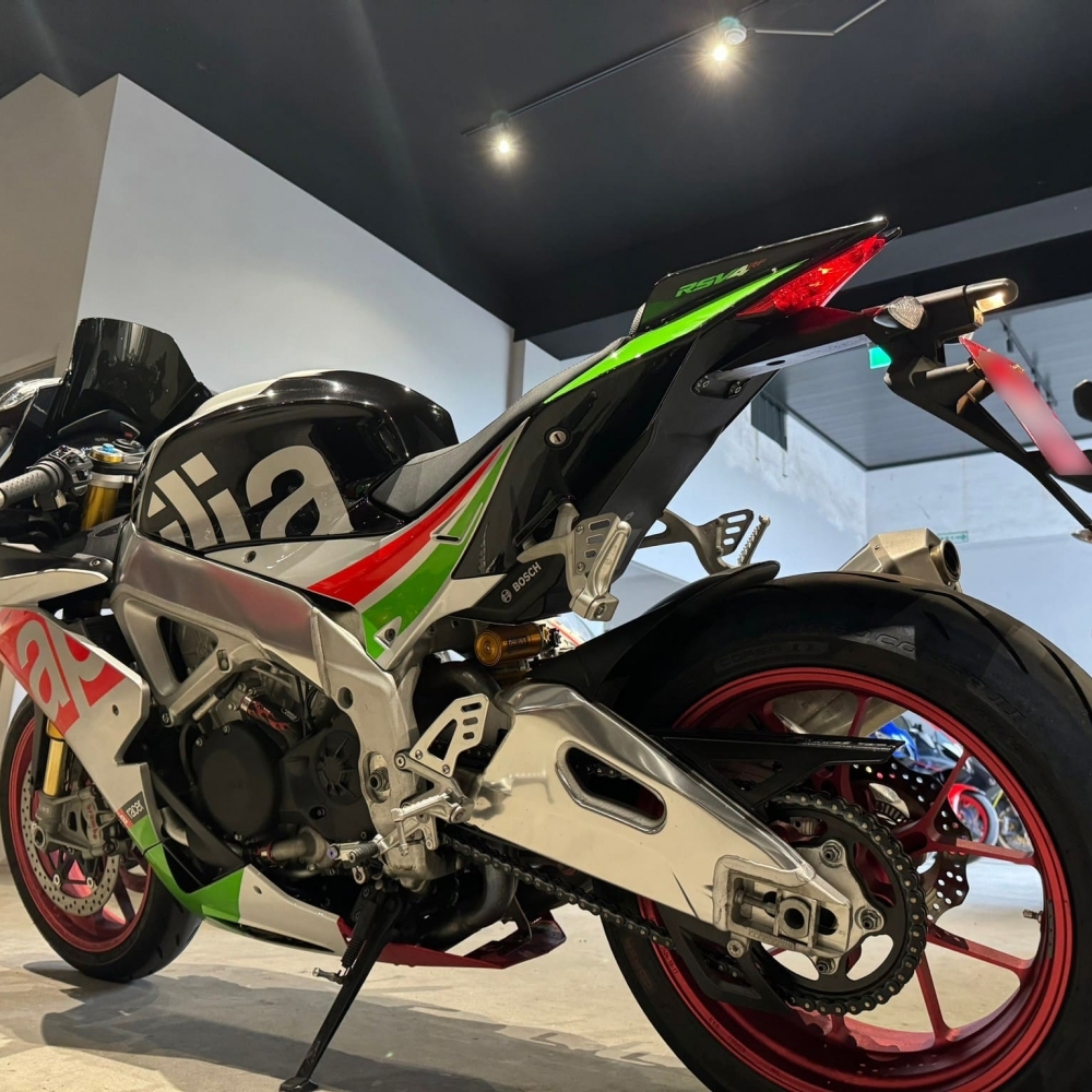 【2017 APRILIA RSV4 RF】