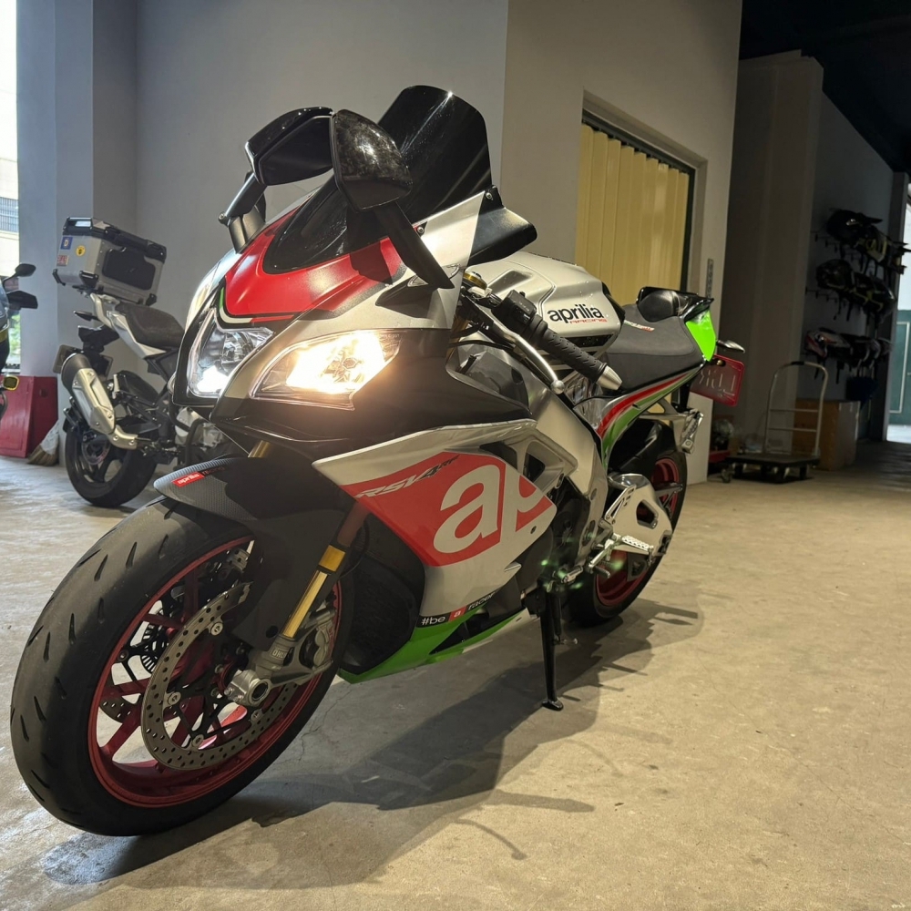 【2017 APRILIA RSV4 RF】