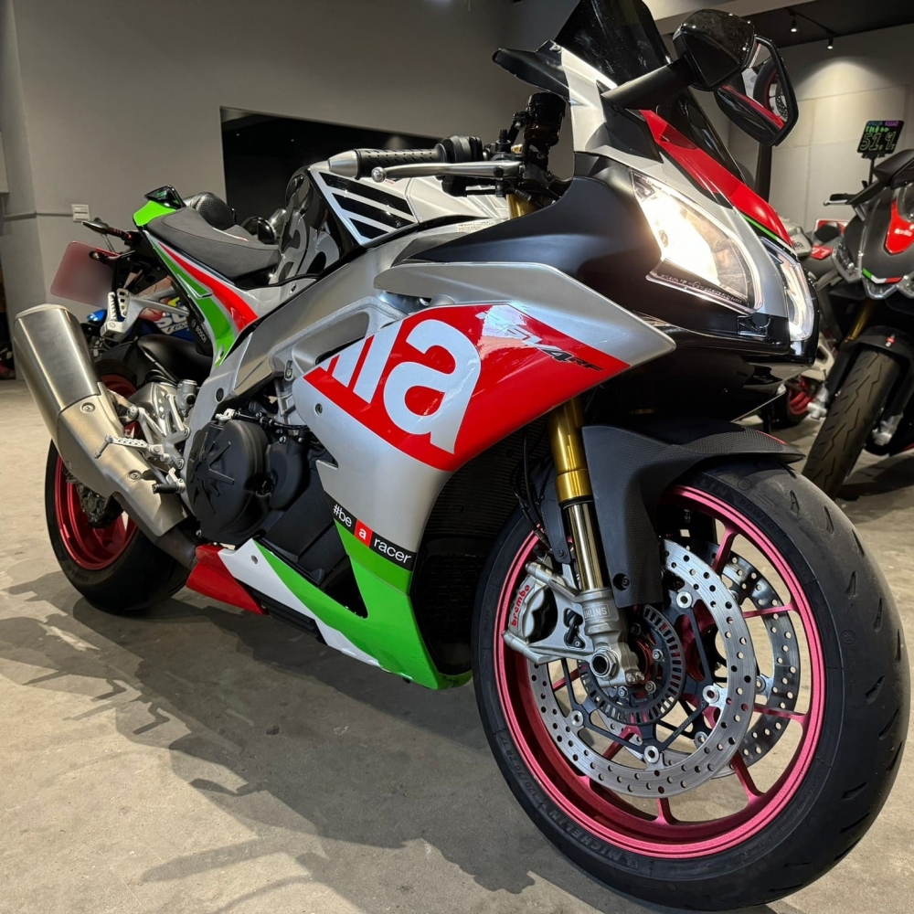 【2017 APRILIA RSV4 RF】