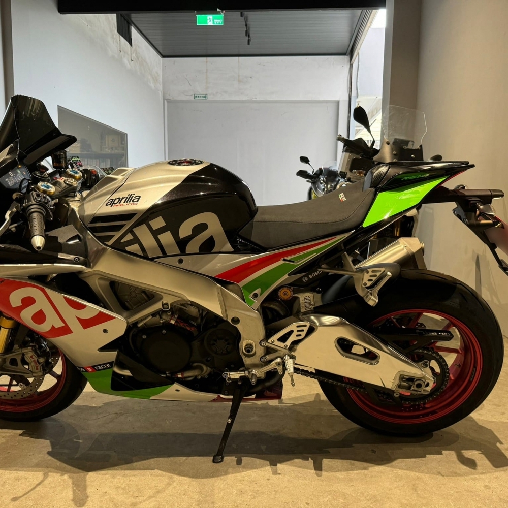 【2017 APRILIA RSV4 RF】