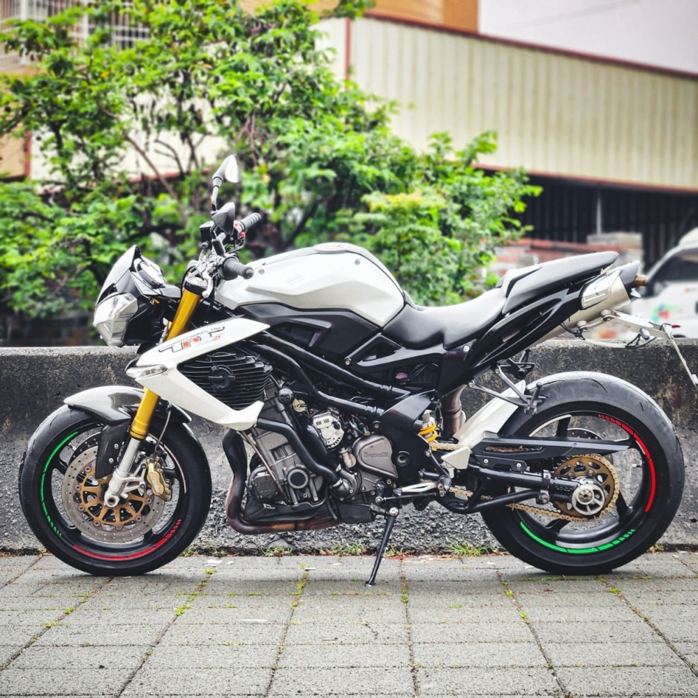 【2010 BENELLI TNT899S】