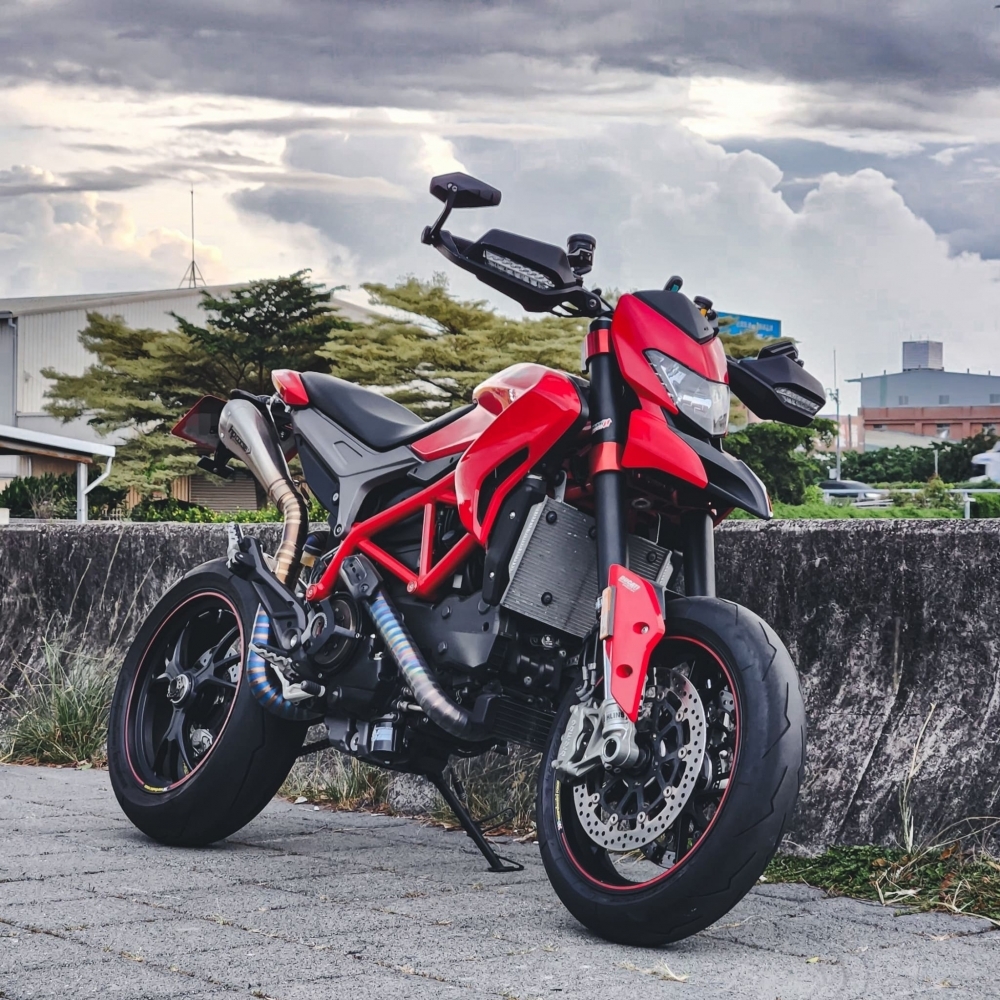 【2016 DUCATI Hypermotard939】