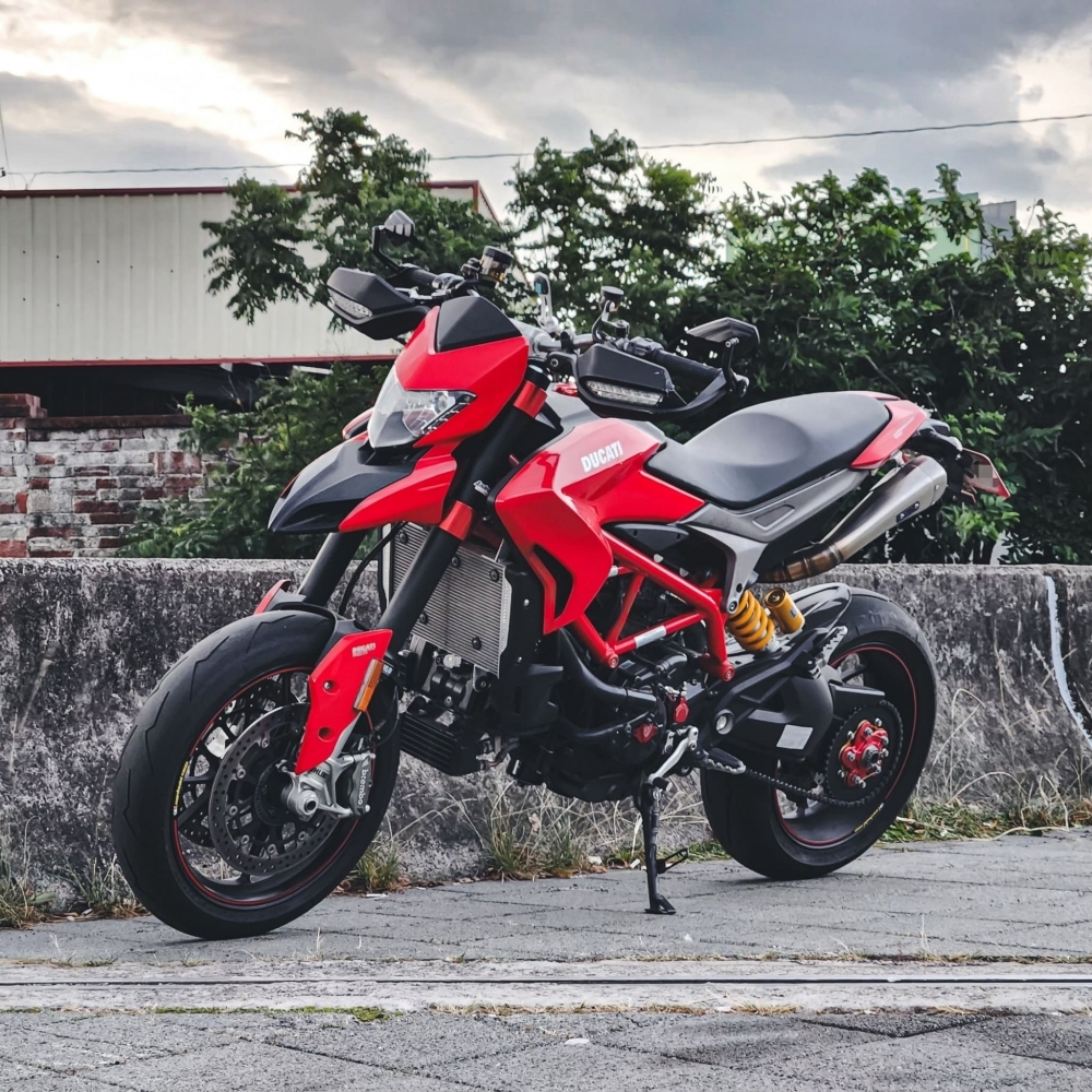 【2016 DUCATI Hypermotard939】