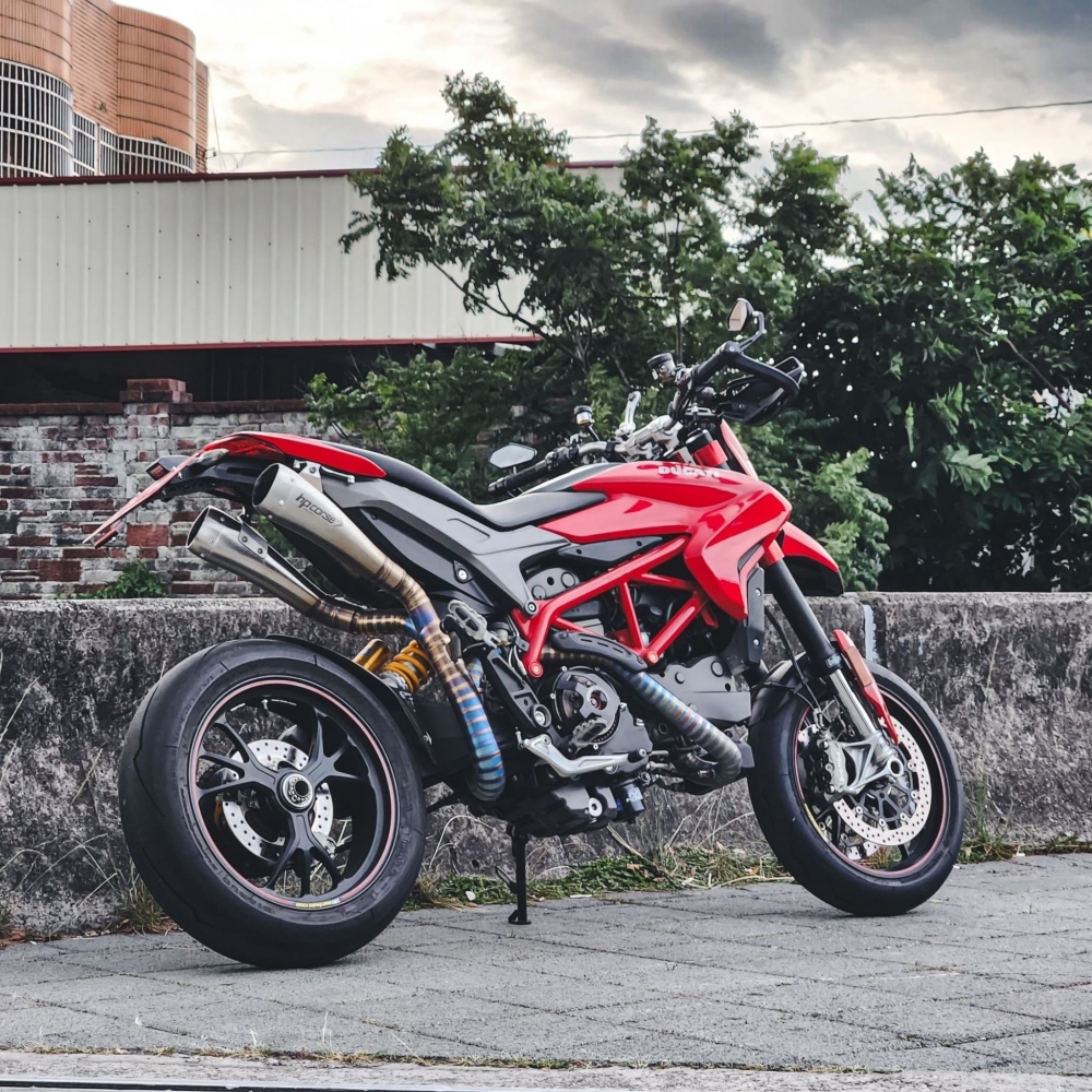 【2016 DUCATI Hypermotard939】