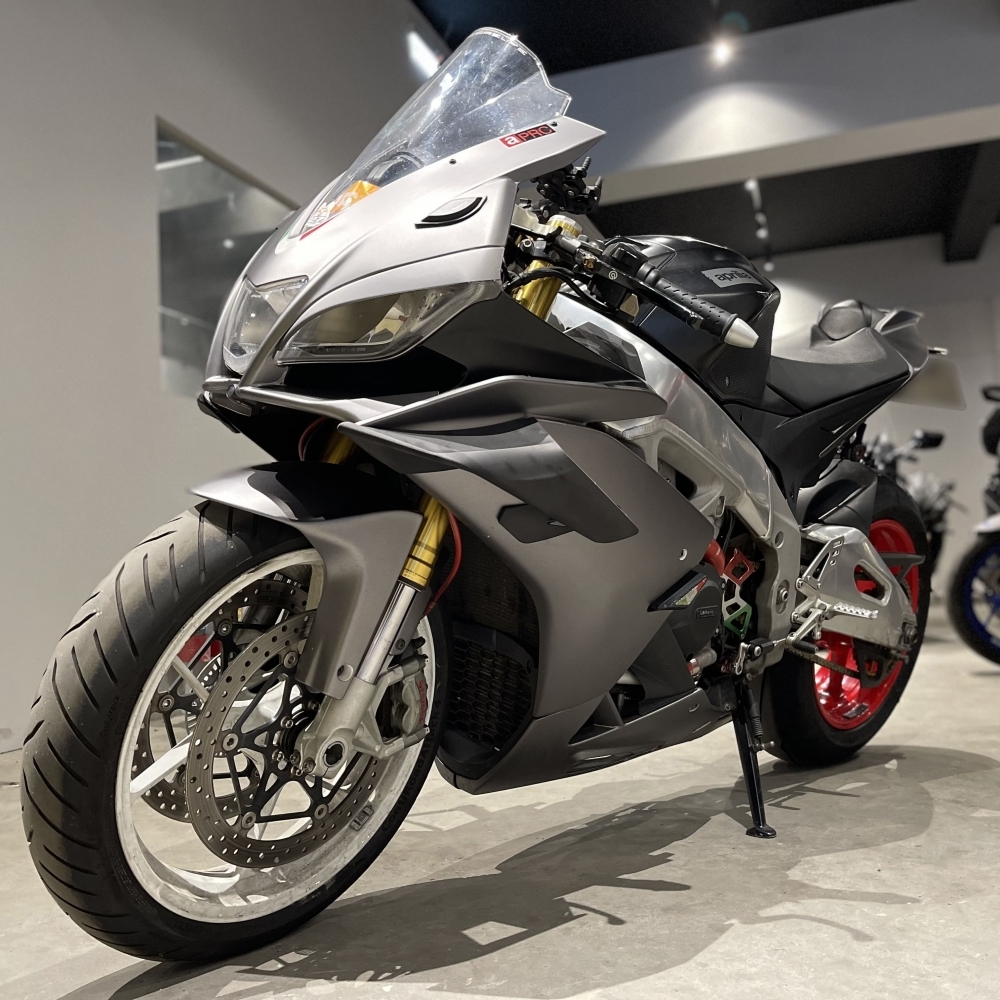 【2013 APRILIA RSV4】