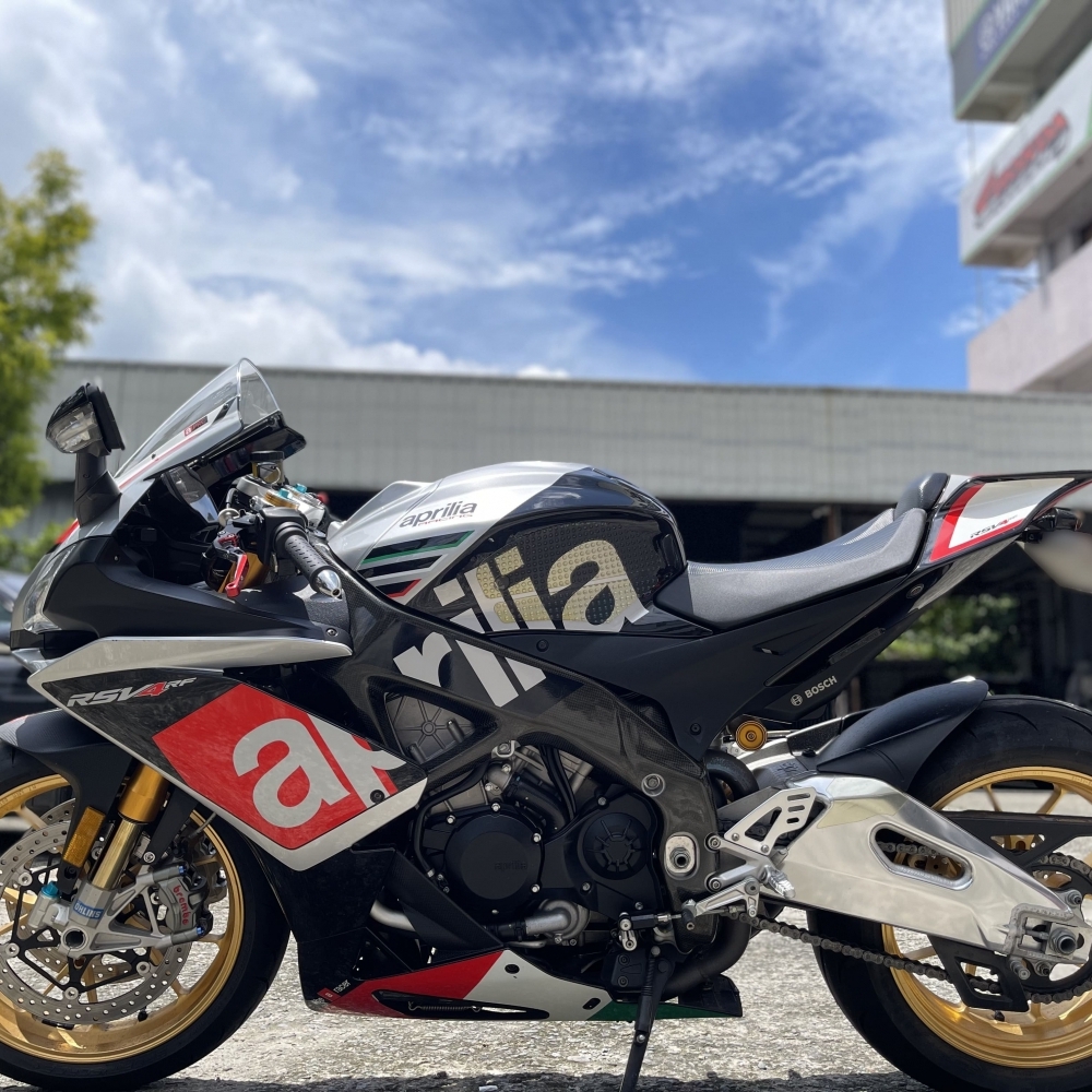 【2016 APRILIA RSV4】