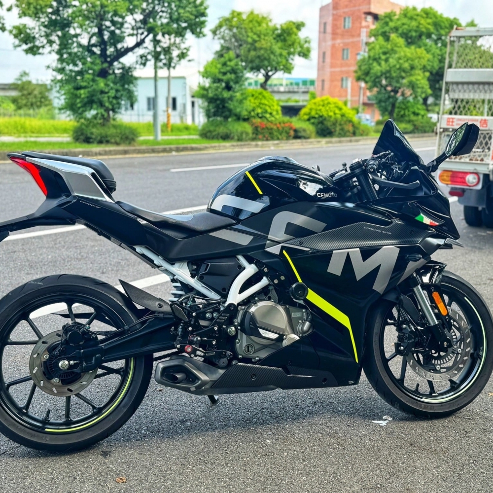 【2021 CFMOTO 300SR】