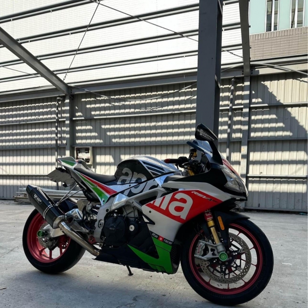 【2017 APRILIA RSV4 RF】