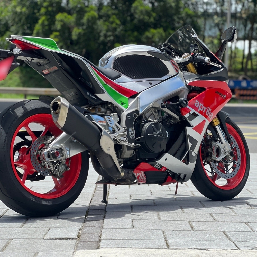 【2016 APRILIA RSV4 RR】