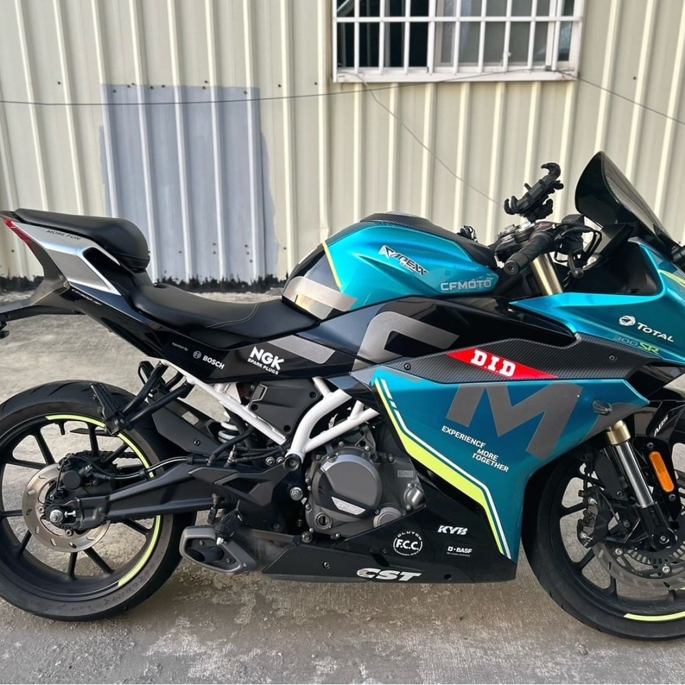 【2022 CFMOTO 300SR】