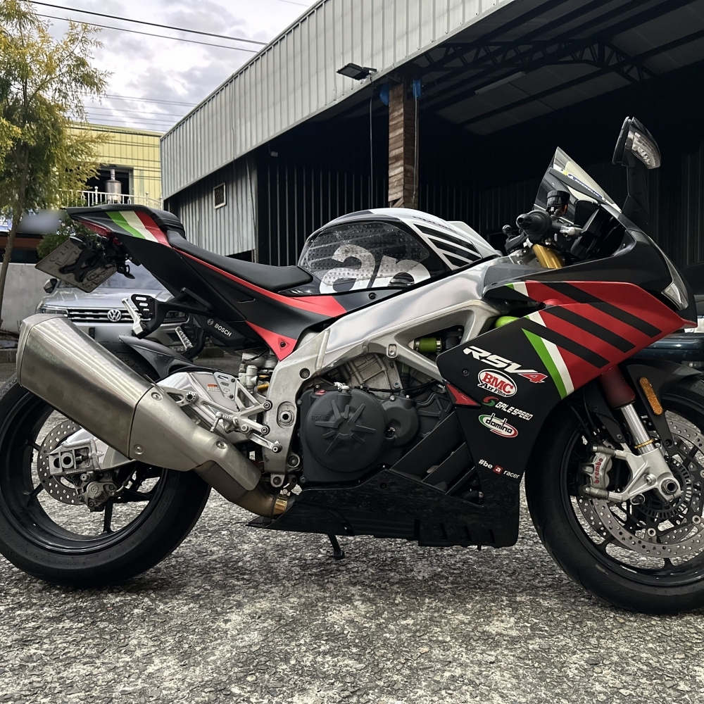 【2017 APRILIA RSV4】