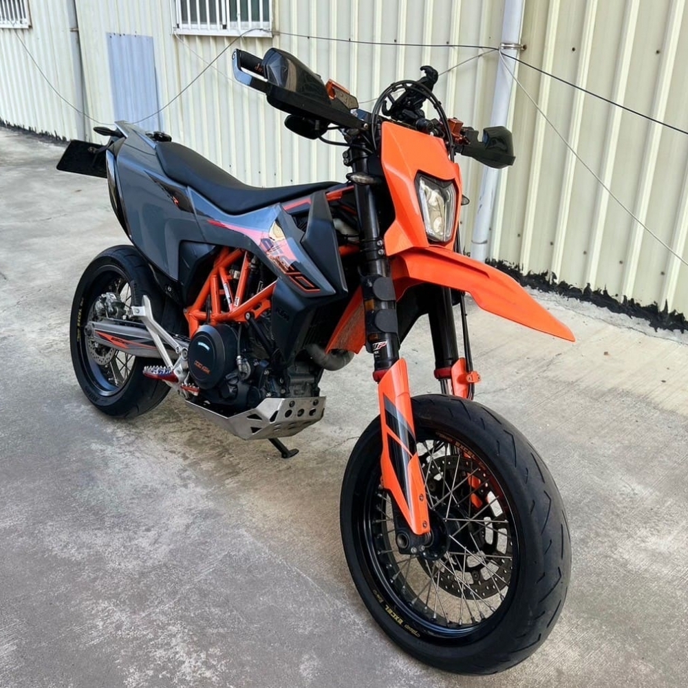 【2021 KTM 690SMC R】