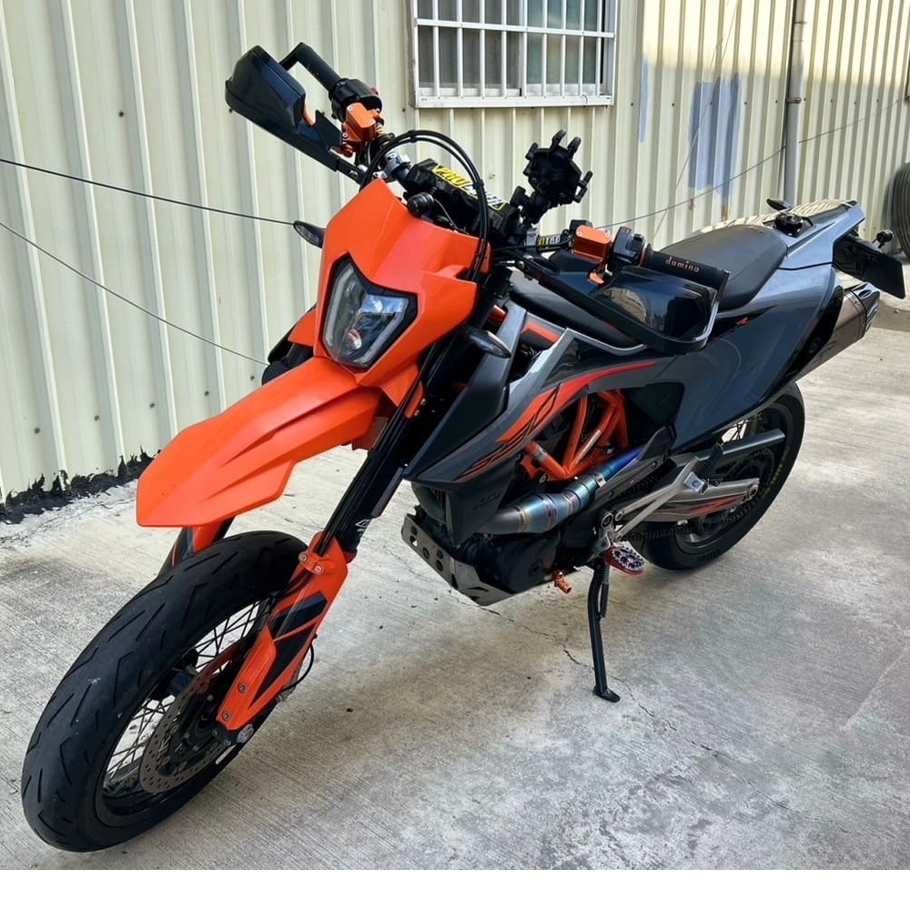 【2021 KTM 690SMC R】