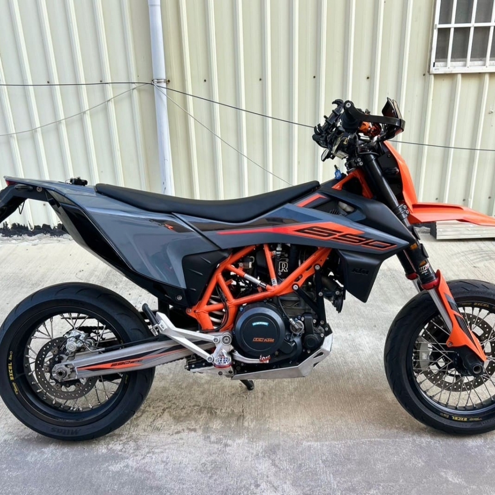 【2021 KTM 690SMC R】