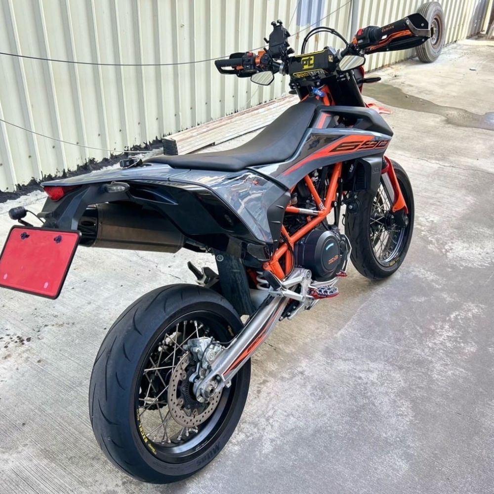 【2021 KTM 690SMC R】