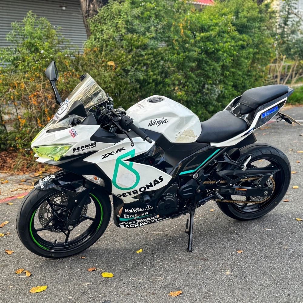 【2018 KAWASAKI NINJA400】