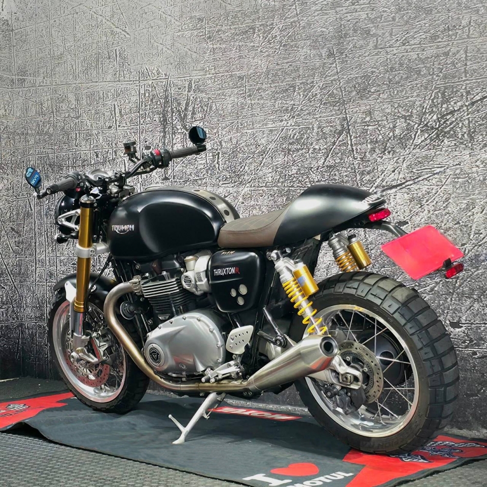 【2017 TRIUMPH THRUXTON R】