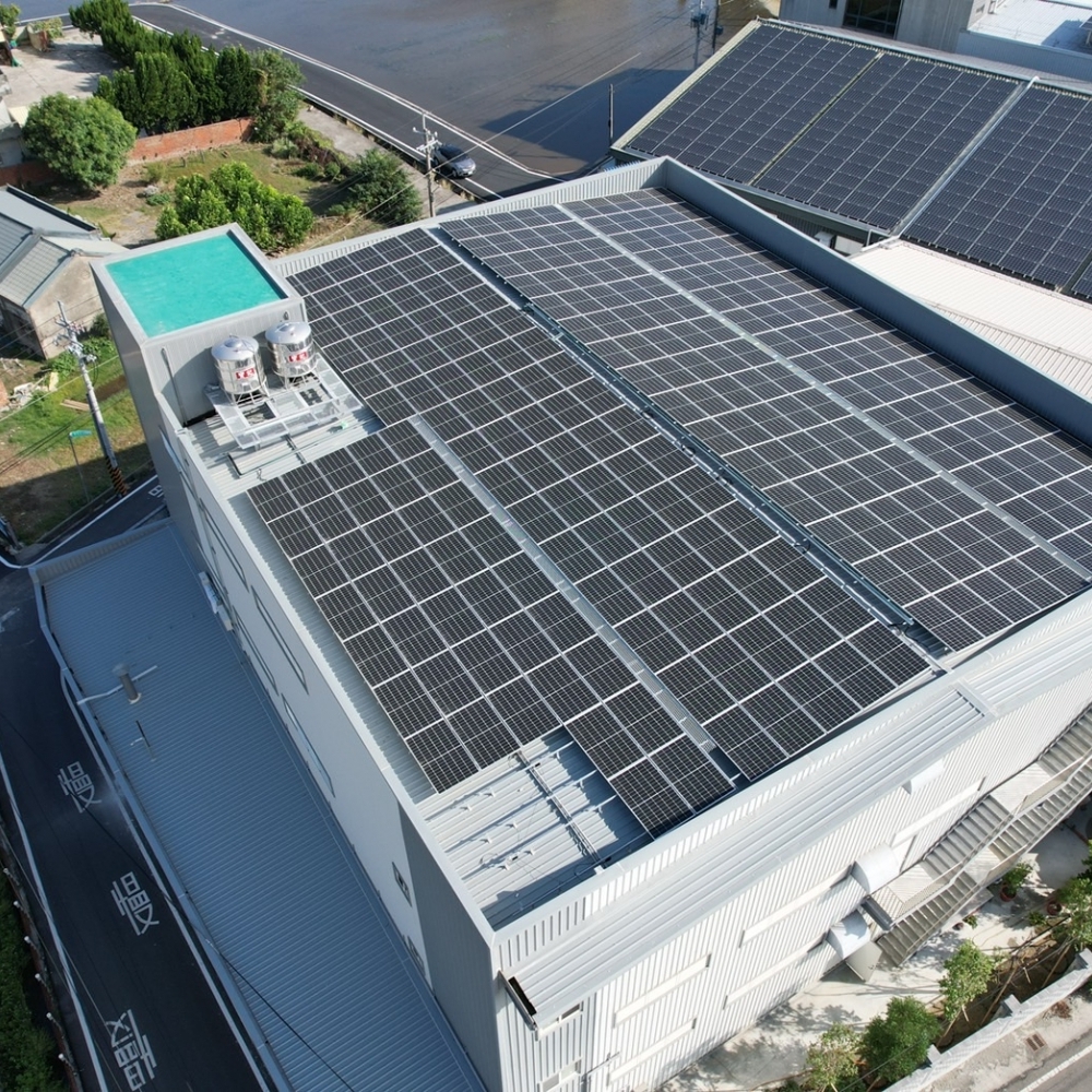 彰化縣 和美紡織廠 99.9kWp <BR/>彰化平鋪型太陽能板安裝